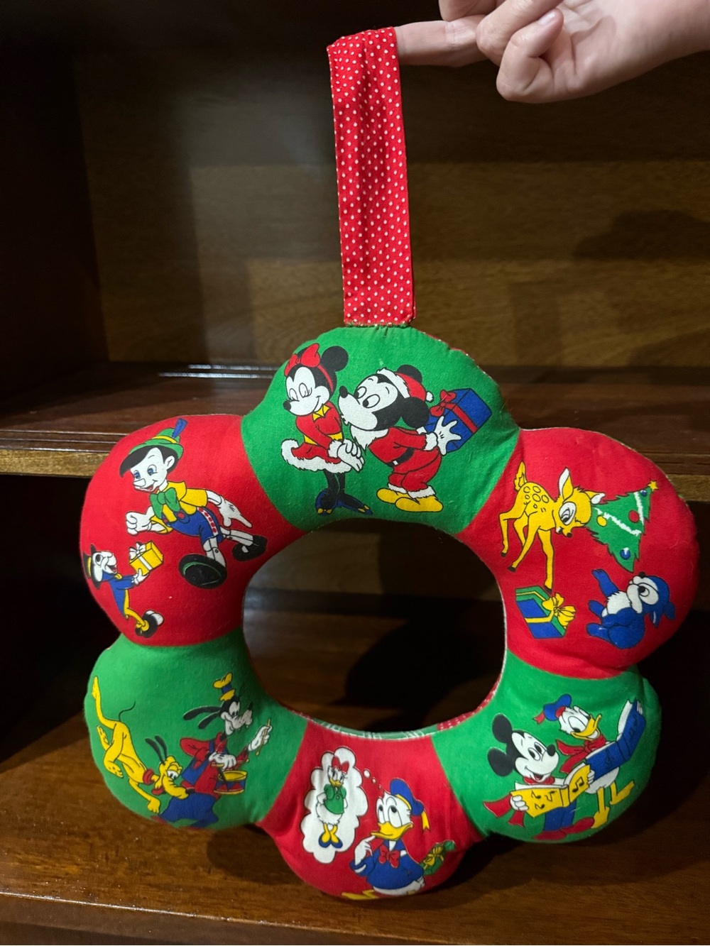 Vintage Disney Red & Green Plush Holiday Wreath Toy excellent condition